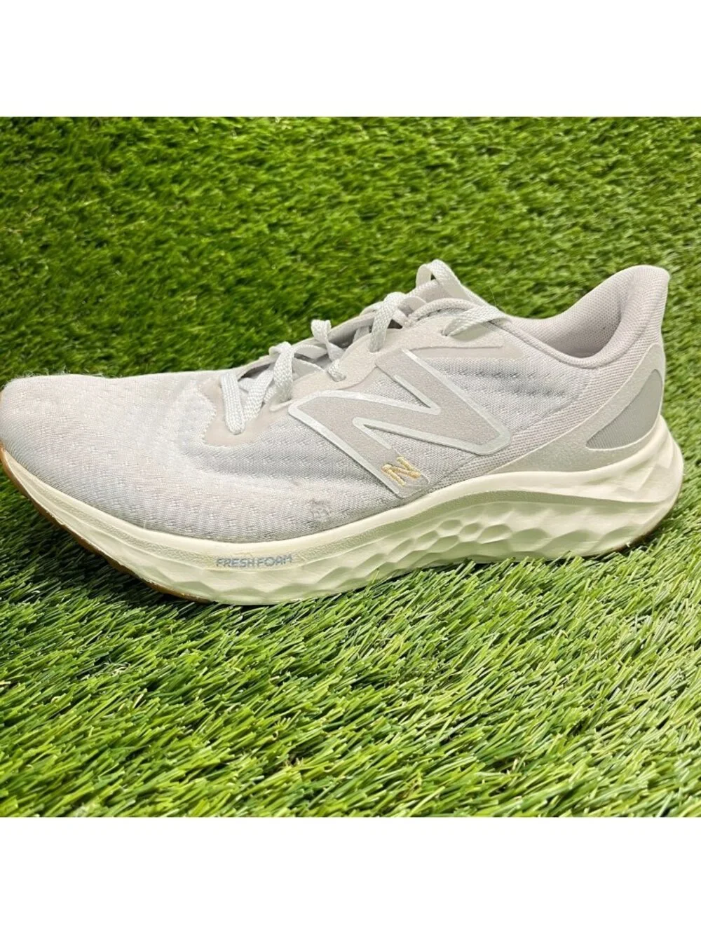 New Balance Fresh Foam Arishi v4 Womens Size 8 Gray White Running Shoes Sneakers